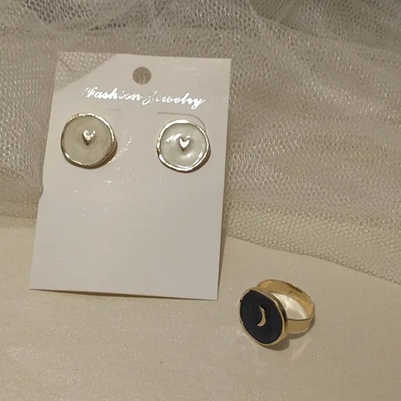 Pretty Enamel Earring Set with a bonus Ring! - Picture 3 of 10